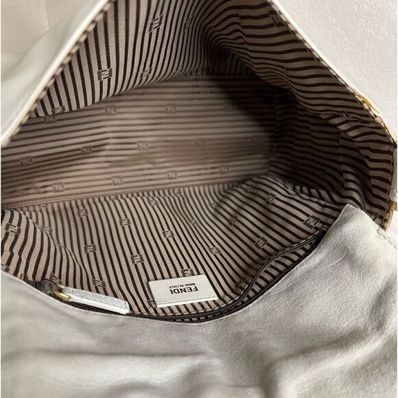 💯Authentic Fendi White Leather Shoulder Bag🍀 - Picture 8 of 17